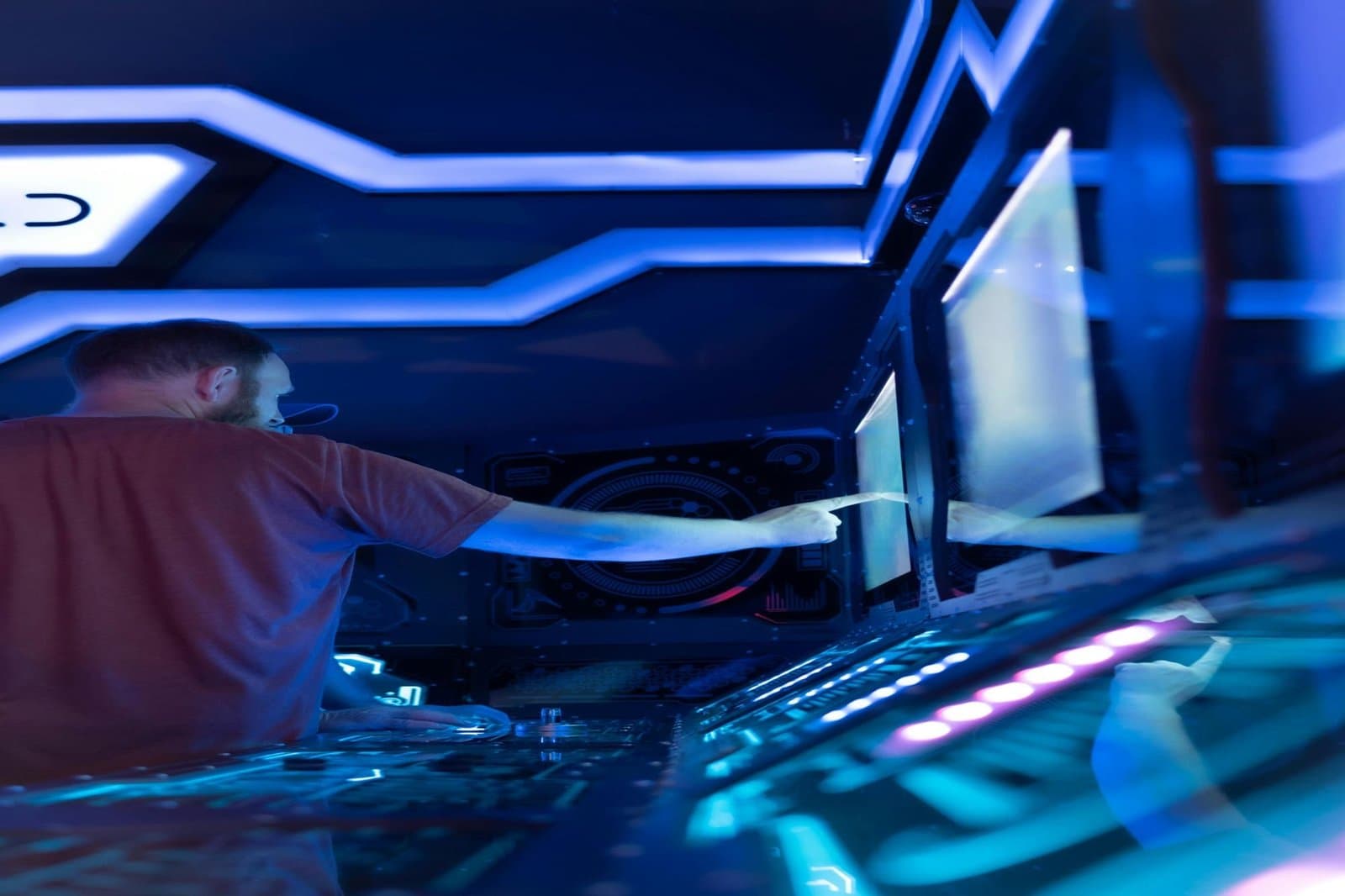 Experience a new dimension of digital innovation.